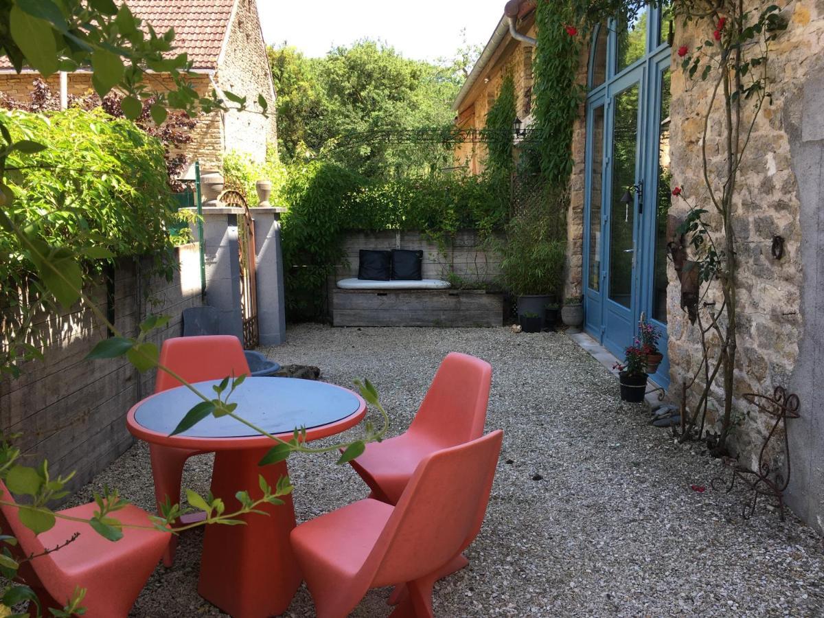 לינה וארוחת בוקר Fontenay-près-Vézelay Au Cheval Bleu מראה חיצוני תמונה