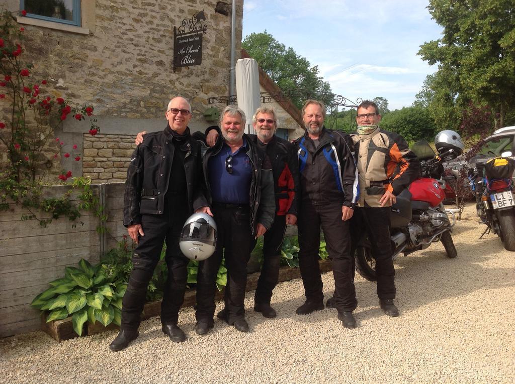 לינה וארוחת בוקר Fontenay-près-Vézelay Au Cheval Bleu מראה חיצוני תמונה