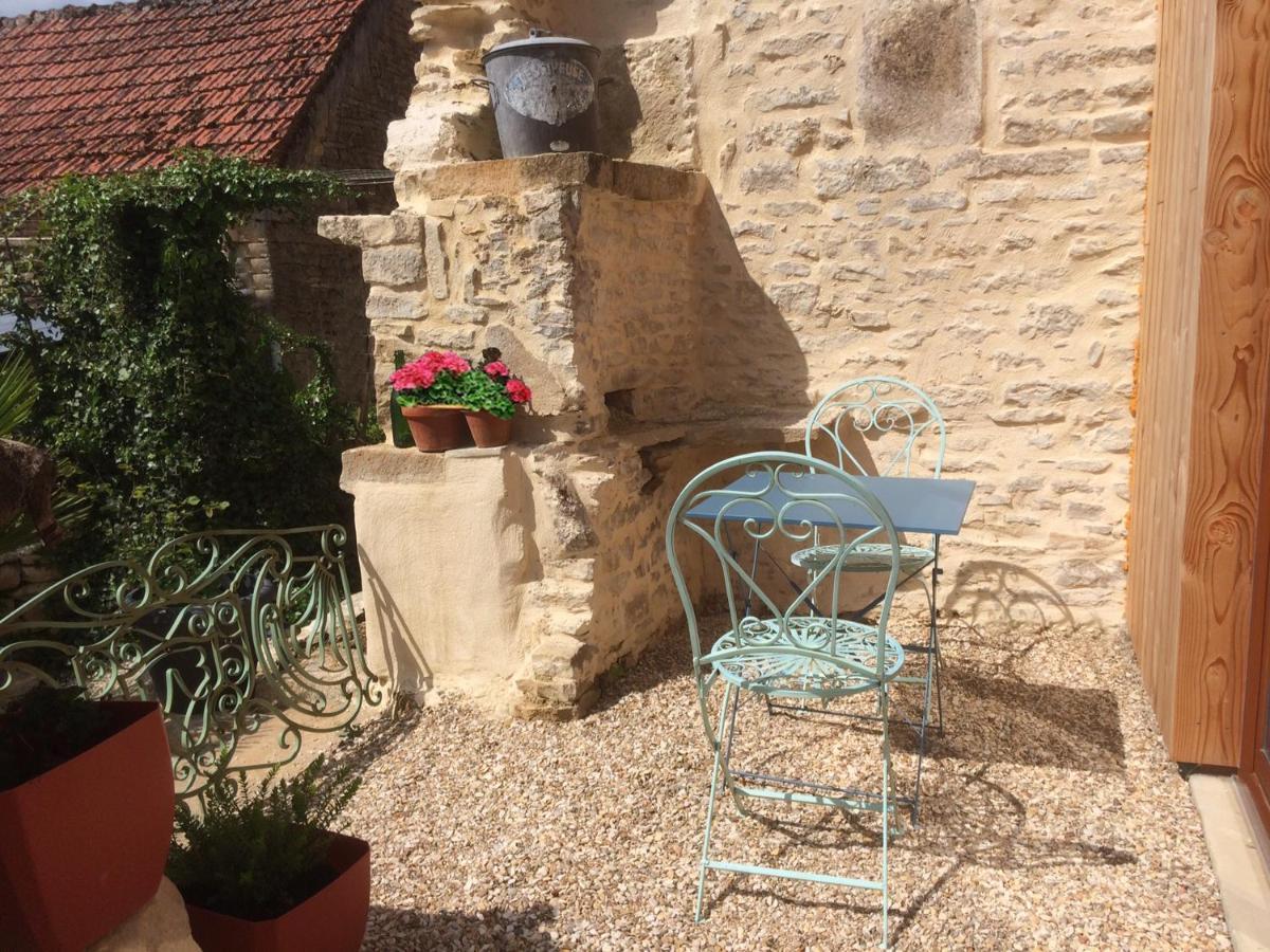 לינה וארוחת בוקר Fontenay-près-Vézelay Au Cheval Bleu מראה חיצוני תמונה
